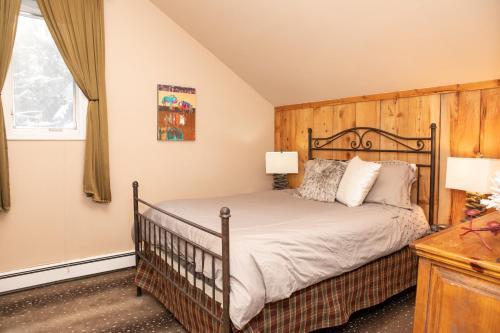 6 Chamonix Lane Townhouse