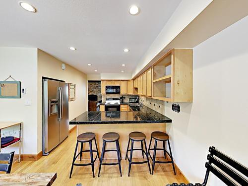 New Listing! Vail Valley Escape, Shuttle To Slopes Townhouse