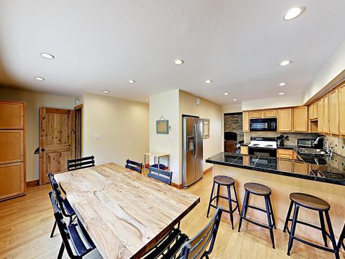 New Listing! Vail Valley Escape, Shuttle To Slopes Townhouse