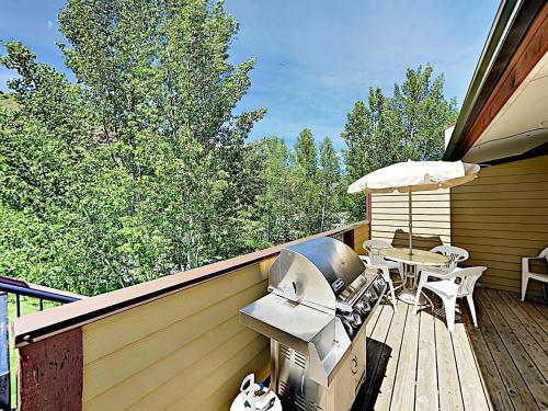 New Listing! Vail Valley Escape, Shuttle To Slopes Townhouse