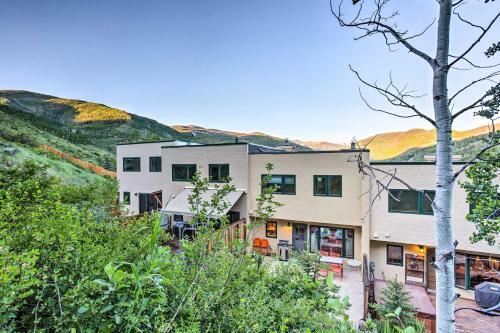 Cozy Townhome With Beautiful Views Of Vail Mountain!