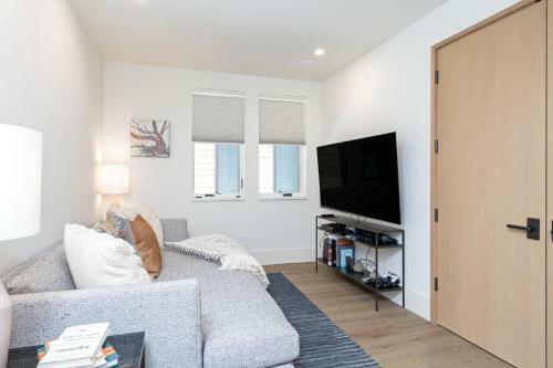 Loft House 101 At Transfer By Exceptional Stays