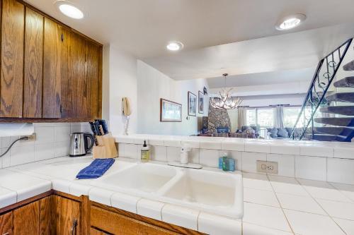 Lionshead Luxury