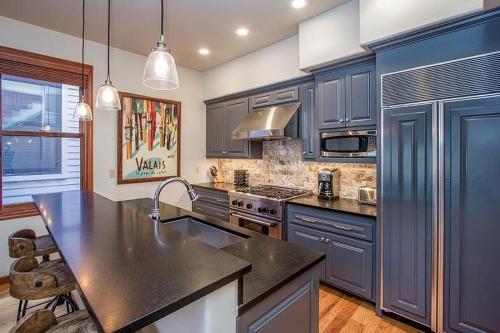 Pacific Ave West 530 - Town Jewel