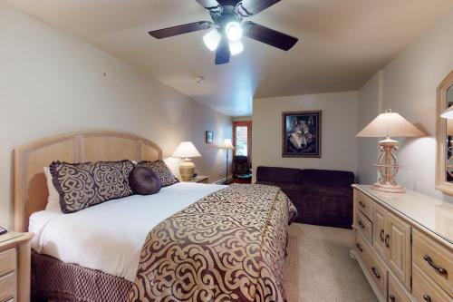 Lion Square Lodge East 103