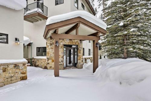 Mountain Masterpiece With Hot Tub And 2 Living Areas!