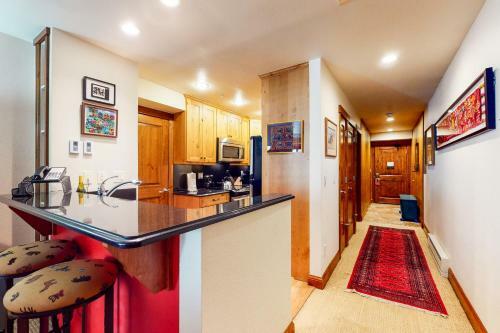 Lion Square Lodge North 284