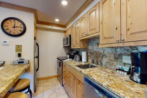 Lion Square Lodge South 554