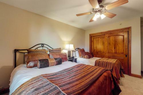 Lion Square Lodge South 450a