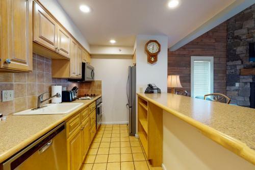 Lion Square Lodge South 576
