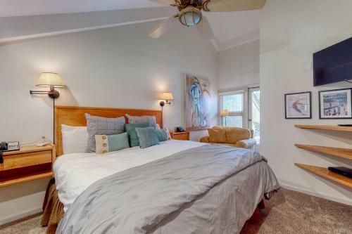 Lion Square Lodge South 576