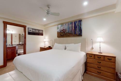 Lion Square Lodge North 294