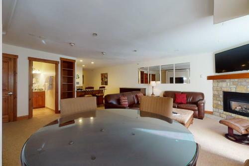 Lion Square Lodge North 294