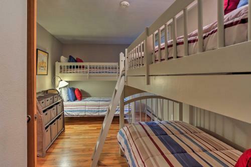 Cozy Vail Townhome With Views Near Shuttle Stop!