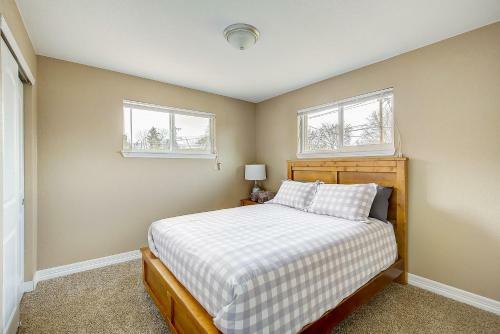 Sunny 5 Bedroom House! Sleeps 12!