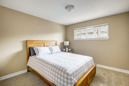 Sunny 5 Bedroom House! Sleeps 12!