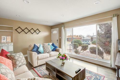 Sunny 5 Bedroom House! Sleeps 12!