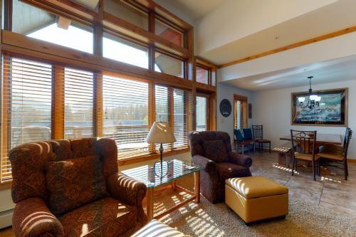 Lion Square Lodge East 310