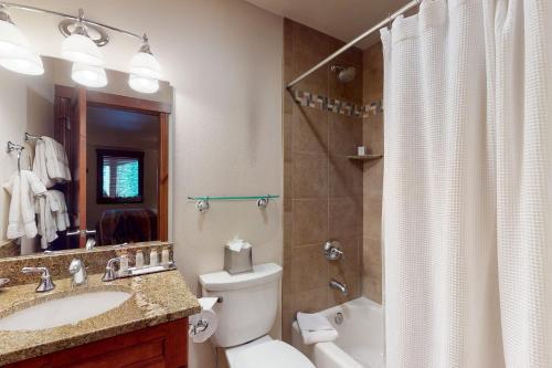 Lion Square Lodge North 388