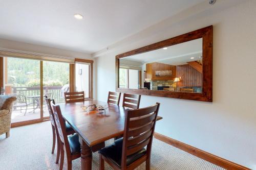 Lion Square Lodge North 388