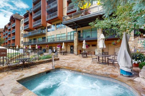 Lion Square Lodge North 388