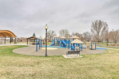 Apartamento Parkside Getaway With Fire Pit By Windsor Lake!