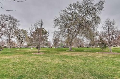 Apartamento Parkside Getaway With Fire Pit By Windsor Lake!