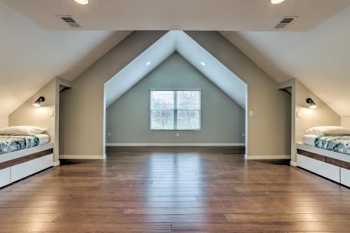 Apartamento Parkside Getaway With Fire Pit By Windsor Lake!