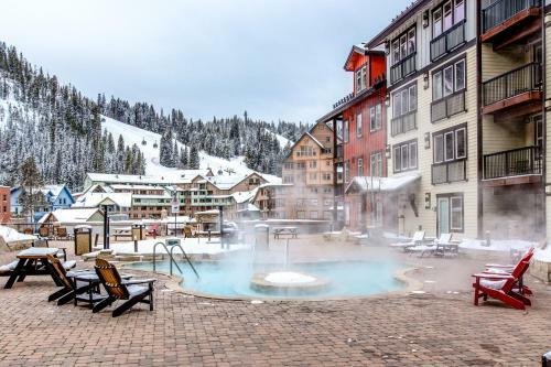 Ski In - Ski Out Modern Condo