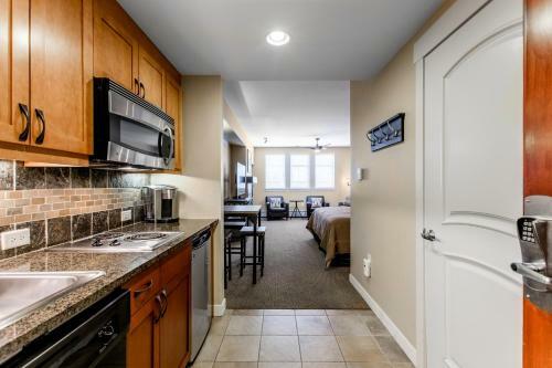 Ski In - Ski Out Modern Condo