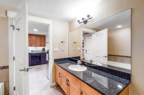 Ski In - Ski Out Modern Condo