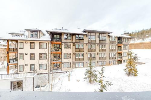 Ski In - Ski Out Modern Condo
