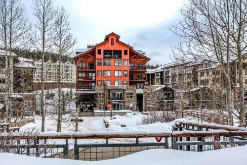 Ski In - Ski Out Modern Condo