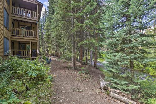 Apartamento Cozy Creekside Condo, Steps From Wp Shuttle!