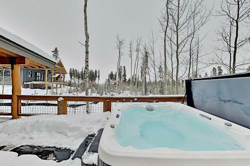 Spacious Home Near Ski Resort - Private Hot Tub Home
