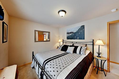 Spacious Home Near Ski Resort - Private Hot Tub Home