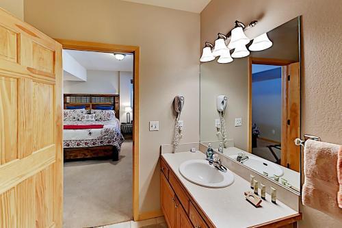 Spacious Home Near Ski Resort - Private Hot Tub Home