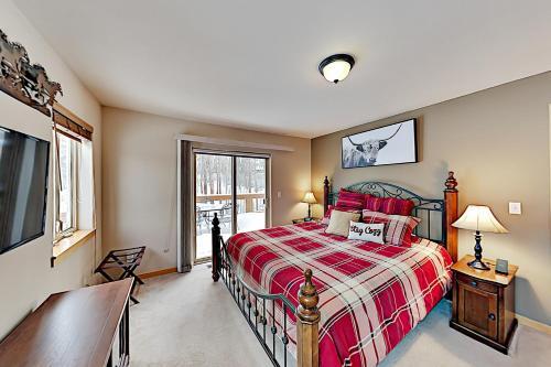 Spacious Home Near Ski Resort - Private Hot Tub Home