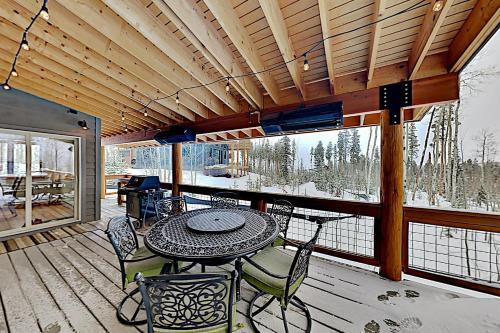 Spacious Home Near Ski Resort - Private Hot Tub Home