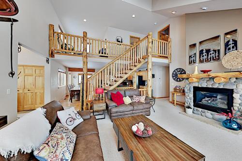 Spacious Home Near Ski Resort - Private Hot Tub Home