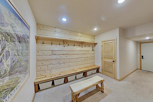 Spacious Home Near Ski Resort - Private Hot Tub Home
