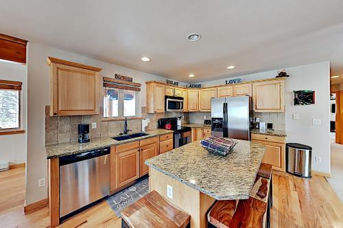 Spacious Home Near Ski Resort - Private Hot Tub Home