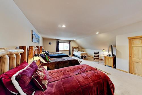 Spacious Home Near Ski Resort - Private Hot Tub Home
