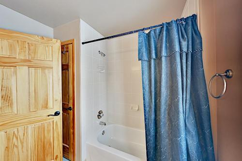 Spacious Home Near Ski Resort - Private Hot Tub Home