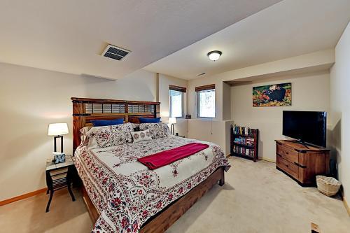 Spacious Home Near Ski Resort - Private Hot Tub Home