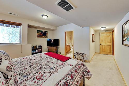 Spacious Home Near Ski Resort - Private Hot Tub Home