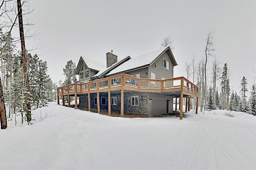 Spacious Home Near Ski Resort - Private Hot Tub Home