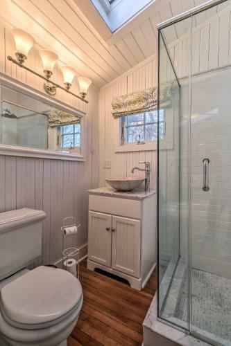 Cozy Litchfield House With Fenced-in Yard And Fire Pit