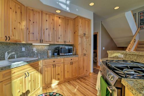 Cozy Townhome Just 4 Miles To Winter Park Resort!