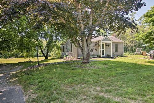 Niantic Home With Patio And Grill - 2 Mi To Beach!